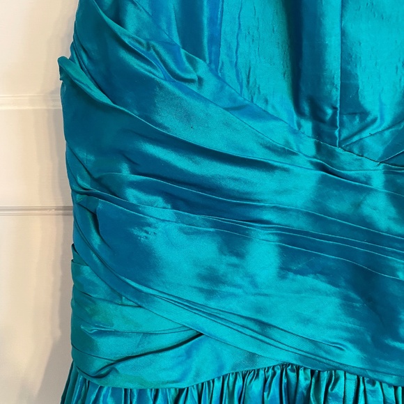 Luxury Jessica McClintock silk evening gown strapless VIDEO IN PHOTOS - Picture 4 of 9